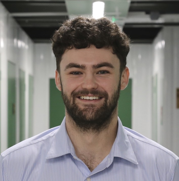 Finn β your English-speaking contact at Expat Storage Paris
